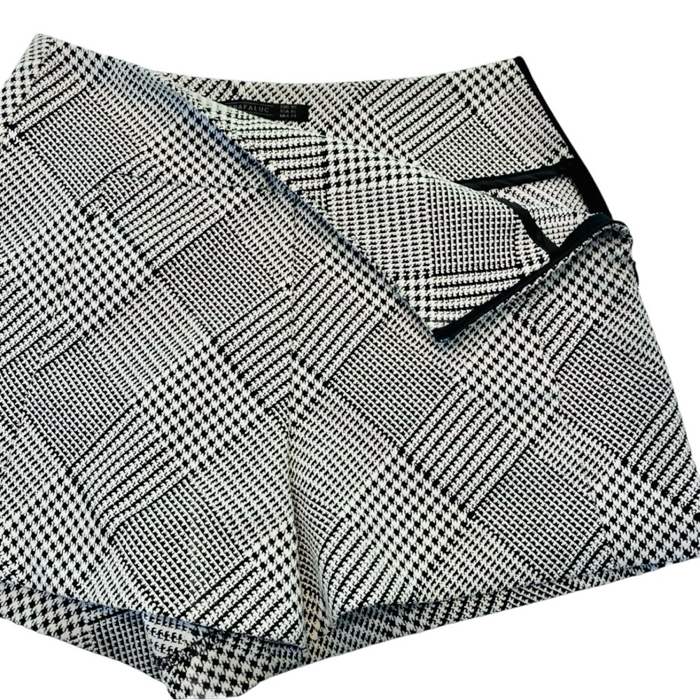 Zara Black and White Checkered Chic Women’s Shorts